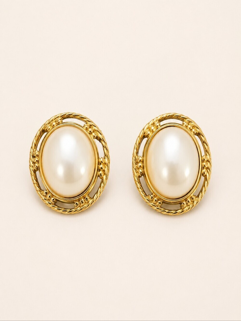 3/$30 VTG 1980s Goldtone Rimmed Pearlesque Bridal Post Earrings